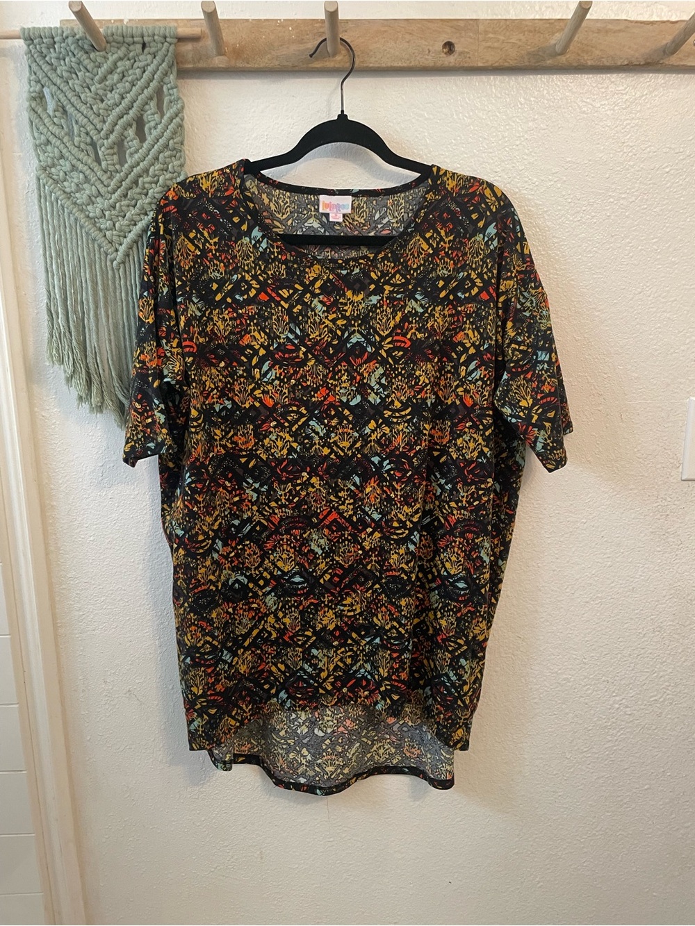 LuLaRoe Black Multicolor Geometric Short Sleeve Top